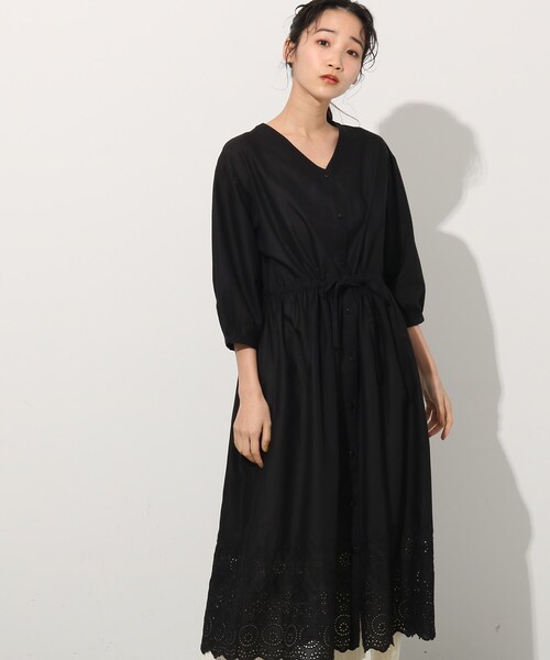 Cutie Blonde(キューティーブロンド)の「◆【洗える/インド綿】ウエストゴム裾刺繍ワンピース(ワンピース・レディース・ブラック/オフホワイト/ライトベージュ/マスタード・00)」の2枚目の写真