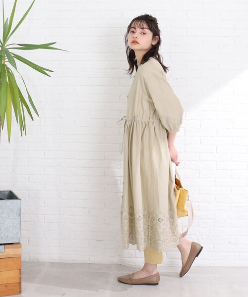 Cutie Blonde(キューティーブロンド)の「◆【洗える/インド綿】ウエストゴム裾刺繍ワンピース(ワンピース・レディース・ブラック/オフホワイト/ライトベージュ/マスタード・00)」の7枚目の写真