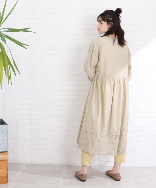 Cutie Blonde(キューティーブロンド)の「◆【洗える/インド綿】ウエストゴム裾刺繍ワンピース(ワンピース・レディース・ブラック/オフホワイト/ライトベージュ/マスタード・00)」の9枚目の写真