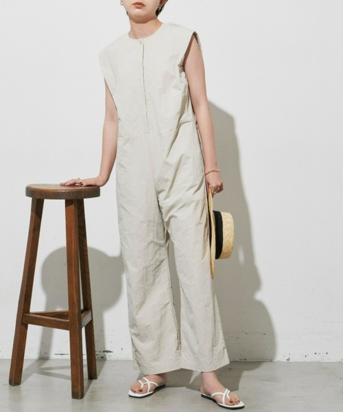 Aunt Marie's（アントマリーズ）の「ショルダータックノースリオールインワン【WEB限定アイテム】（つなぎ/オールインワン・レディース・ブラック/アイボリー・FREE）」の3枚目の写真