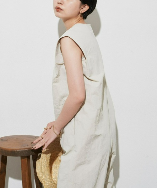 Aunt Marie's（アントマリーズ）の「ショルダータックノースリオールインワン【WEB限定アイテム】（つなぎ/オールインワン・レディース・ブラック/アイボリー・FREE）」の10枚目の写真