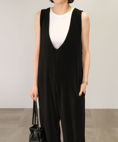 ＡＮＤＪ（アンドジェイ）の「【ANDJ MADE】深Vカットオフプリーツサロペット　オールインワン（サロペット/オーバーオール・レディース・ブラック/グリーン/アイボリー・M）」の17枚目の写真