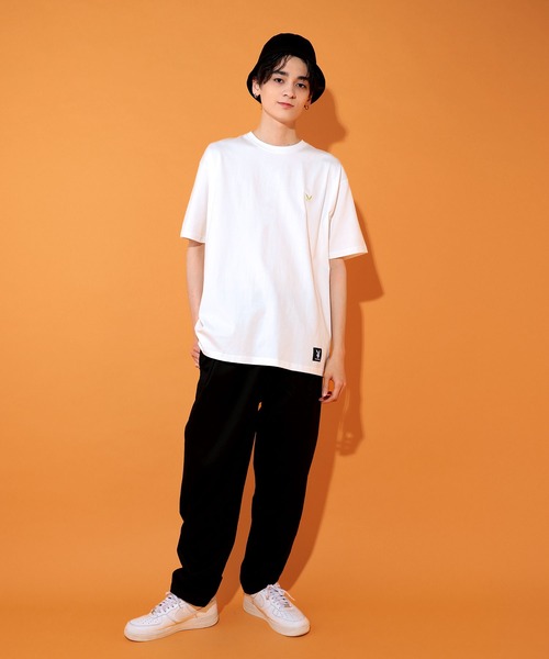 PLAYBOY(プレイボーイ)の「PLAYBOY ワンポイントロゴ刺繍Tシャツ(Tシャツ/カットソー・メンズ・オフホワイト/ホワイト系1/ホワイト系2・M/L/XL)」の13枚目の写真