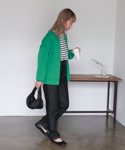 feepur（フェピュール）の「【ハンドウォッシャブル】２wayライトウェイトカラーカーディガン（カーディガン/ボレロ・レディース・ブラック/グリーン/レッド/パープル/オフホワイト/ピンク・MEDIUM）」の14枚目の写真