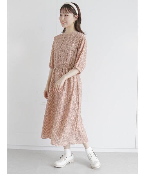 ehka sopo（エヘカソポ）の「小花柄スクエアカラーワンピース（ワンピース・レディース・ブラック/グリーン/キナリ・ﾌﾘ-）」の2枚目の写真