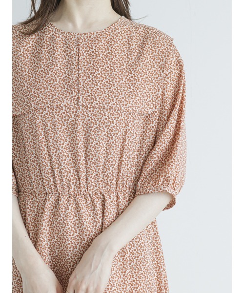 ehka sopo（エヘカソポ）の「小花柄スクエアカラーワンピース（ワンピース・レディース・ブラック/グリーン/キナリ・ﾌﾘ-）」の11枚目の写真