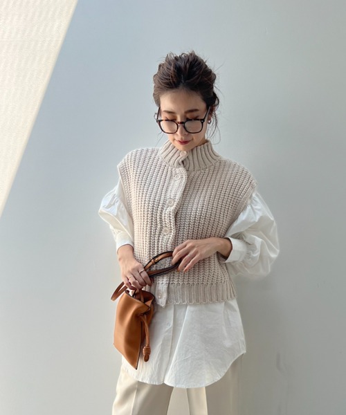 y/m by misato(イムバイミサト)の「バルキーケーブル2WAYベスト(ベスト・レディース・ブラック/アイボリー・FREE)」の4枚目の写真