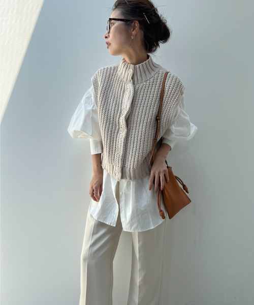 y/m by misato(イムバイミサト)の「バルキーケーブル2WAYベスト(ベスト・レディース・ブラック/アイボリー・FREE)」の5枚目の写真