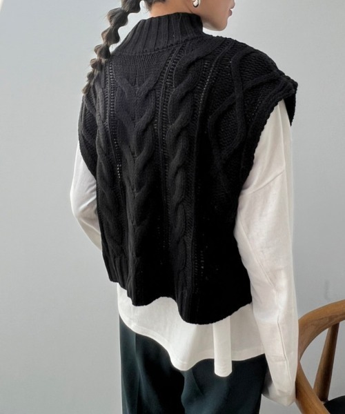 y/m by misato(イムバイミサト)の「バルキーケーブル2WAYベスト(ベスト・レディース・ブラック/アイボリー・FREE)」の12枚目の写真