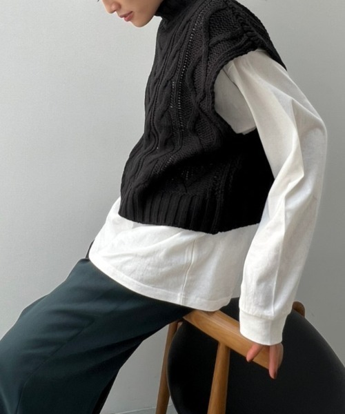 y/m by misato(イムバイミサト)の「バルキーケーブル2WAYベスト(ベスト・レディース・ブラック/アイボリー・FREE)」の13枚目の写真