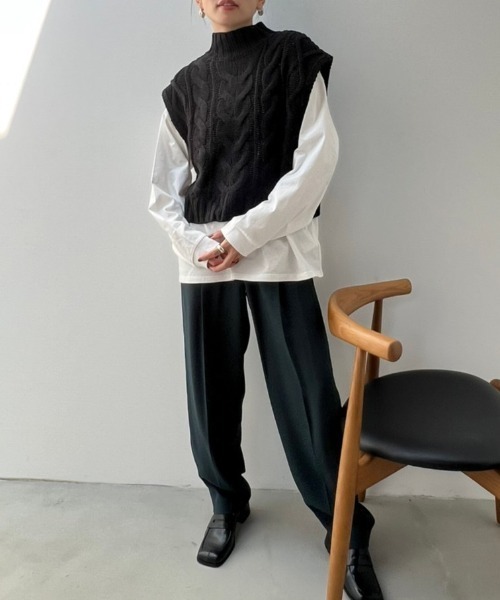 y/m by misato(イムバイミサト)の「バルキーケーブル2WAYベスト(ベスト・レディース・ブラック/アイボリー・FREE)」の15枚目の写真