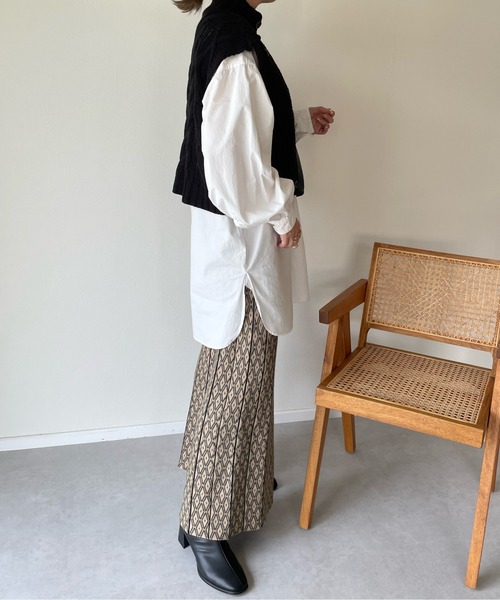 y/m by misato(イムバイミサト)の「バルキーケーブル2WAYベスト(ベスト・レディース・ブラック/アイボリー・FREE)」の22枚目の写真