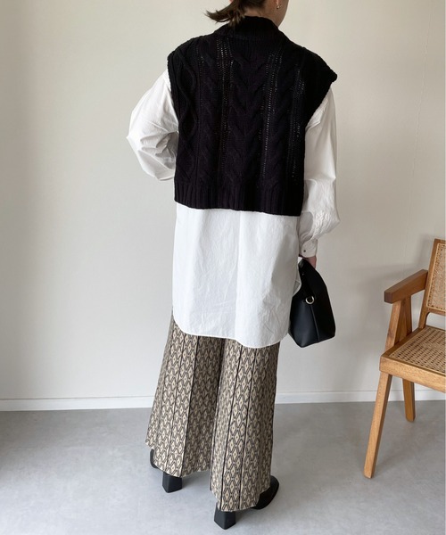 y/m by misato(イムバイミサト)の「バルキーケーブル2WAYベスト(ベスト・レディース・ブラック/アイボリー・FREE)」の21枚目の写真