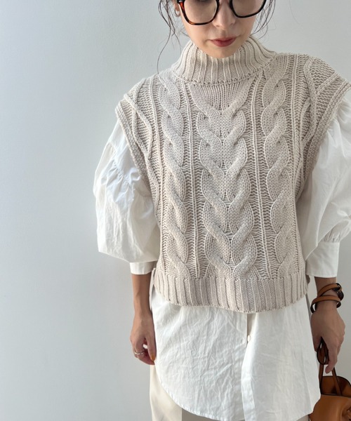 y/m by misato(イムバイミサト)の「バルキーケーブル2WAYベスト(ベスト・レディース・ブラック/アイボリー・FREE)」の19枚目の写真