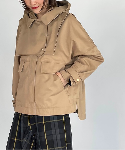 LUGIVA(ルギヴァ)の「セーラーカラーフード付きジャケット(マウンテンパーカー・レディース・ブラック/キャメル・M)」の2枚目の写真