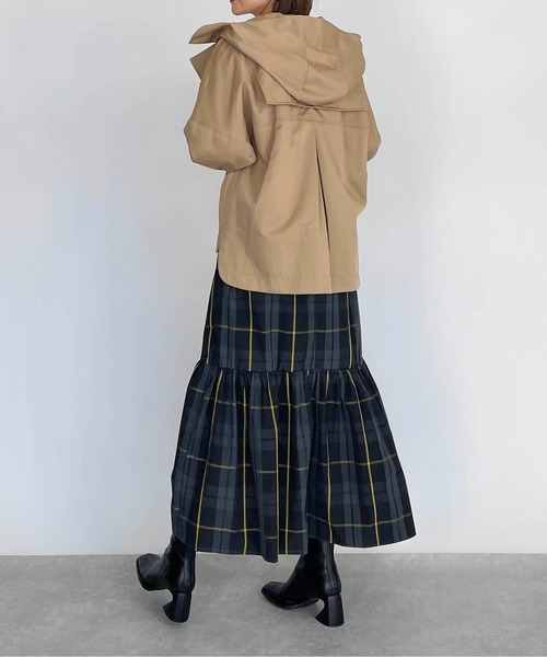 LUGIVA(ルギヴァ)の「セーラーカラーフード付きジャケット(マウンテンパーカー・レディース・ブラック/キャメル・M)」の12枚目の写真