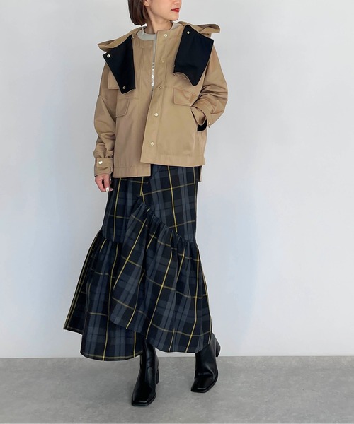 LUGIVA(ルギヴァ)の「セーラーカラーフード付きジャケット(マウンテンパーカー・レディース・ブラック/キャメル・M)」の15枚目の写真