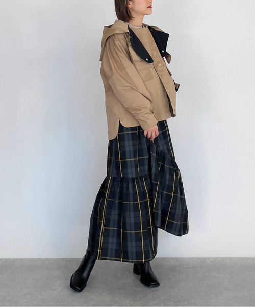 LUGIVA(ルギヴァ)の「セーラーカラーフード付きジャケット(マウンテンパーカー・レディース・ブラック/キャメル・M)」の14枚目の写真