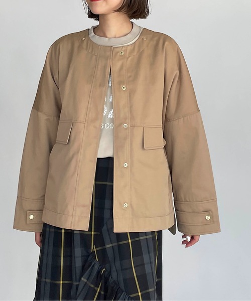 LUGIVA(ルギヴァ)の「セーラーカラーフード付きジャケット(マウンテンパーカー・レディース・ブラック/キャメル・M)」の9枚目の写真