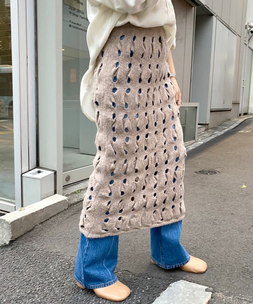 SHENERY（シーナリー）の「透かし編みレイヤードニットスカート（スカート・レディース・ベージュ/オフホワイト・FREE）」の10枚目の写真