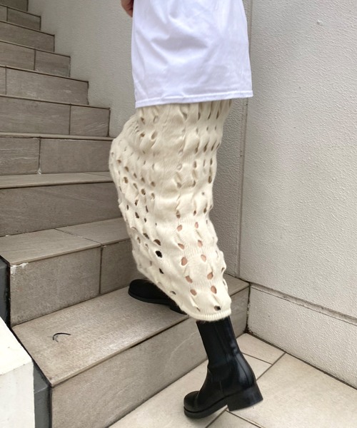 SHENERY（シーナリー）の「透かし編みレイヤードニットスカート（スカート・レディース・ベージュ/オフホワイト・FREE）」の3枚目の写真