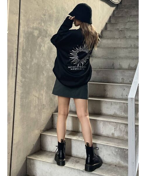 EVRIS（エヴリス）の「SUNNY GRAPHIC スウェットプルオーバー（スウェット・レディース・ホワイト/ブラック/グレー・FREE）」の20枚目の写真