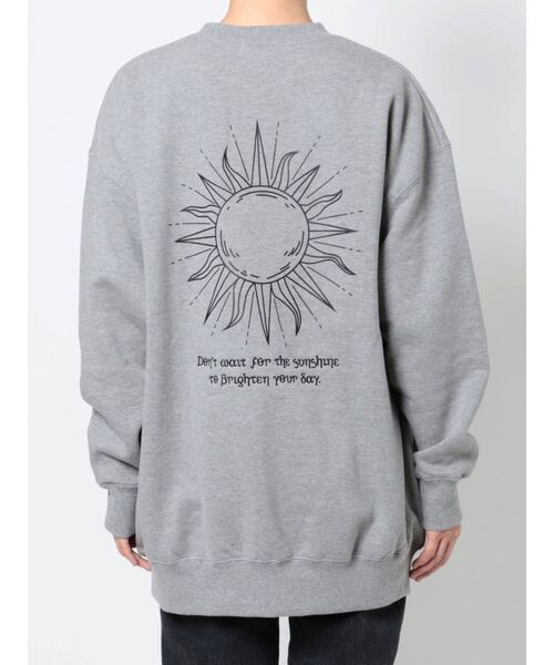 EVRIS（エヴリス）の「SUNNY GRAPHIC スウェットプルオーバー（スウェット・レディース・ホワイト/ブラック/グレー・FREE）」の9枚目の写真