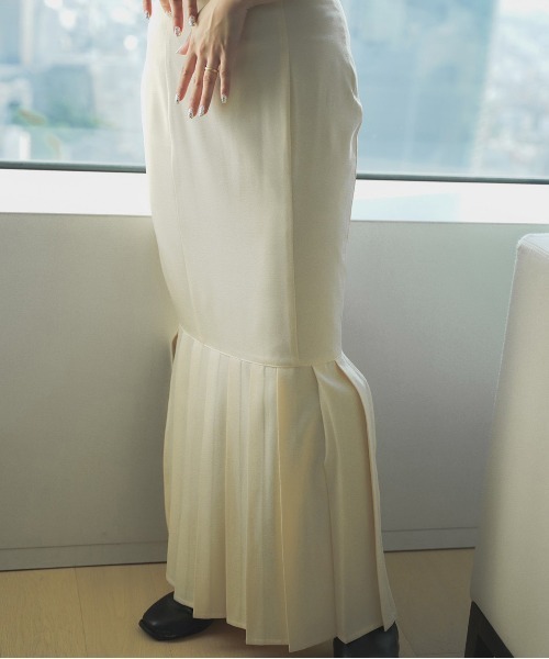 LOPEW（ロピュ）の「プリーツヘムマーメイドSK（スカート・レディース・ホワイト/ブラック/ネイビー/アイボリー・SMALL/MEDIUM）」の2枚目の写真