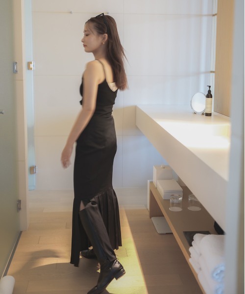 LOPEW（ロピュ）の「プリーツヘムマーメイドSK（スカート・レディース・ホワイト/ブラック/ネイビー/アイボリー・SMALL/MEDIUM）」の3枚目の写真