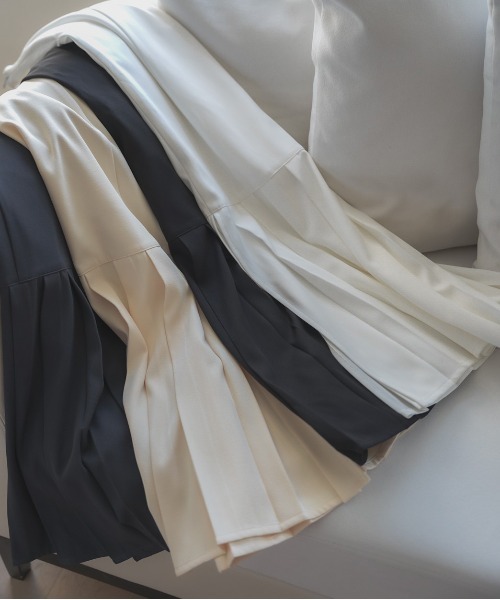 LOPEW（ロピュ）の「プリーツヘムマーメイドSK（スカート・レディース・ホワイト/ブラック/ネイビー/アイボリー・SMALL/MEDIUM）」の5枚目の写真