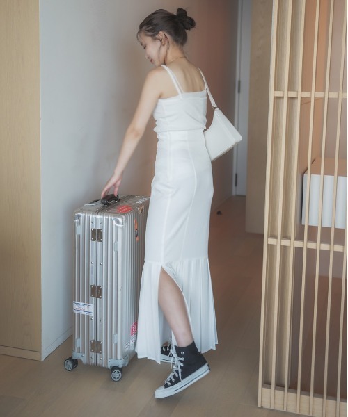 LOPEW（ロピュ）の「プリーツヘムマーメイドSK（スカート・レディース・ホワイト/ブラック/ネイビー/アイボリー・SMALL/MEDIUM）」の8枚目の写真