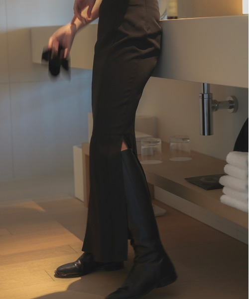 LOPEW（ロピュ）の「プリーツヘムマーメイドSK（スカート・レディース・ホワイト/ブラック/ネイビー/アイボリー・SMALL/MEDIUM）」の13枚目の写真