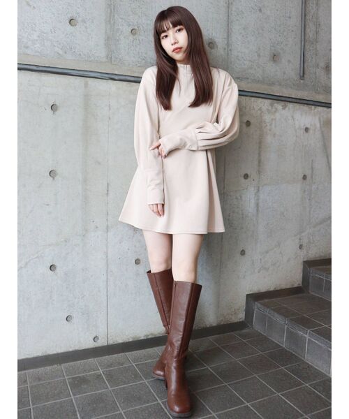 MURUA(ムルーア)の「パフスリーブタックミニワンピース(ワンピース・レディース・ブルー/アイボリー/ブラック・2/1)」の4枚目の写真