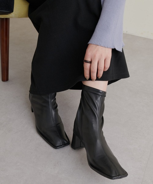 natural couture（ナチュラルクチュール）の「コーデにトレンド感をプラス/アウトステッチストレッチブーツ（ブーツ・レディース・ベージュ/ブラック/アイボリー・MEDIUM/LARGE）」の2枚目の写真