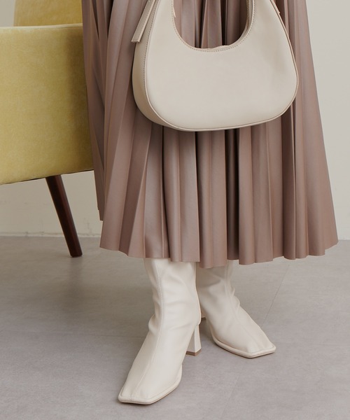 natural couture（ナチュラルクチュール）の「コーデにトレンド感をプラス/アウトステッチストレッチブーツ（ブーツ・レディース・ベージュ/ブラック/アイボリー・MEDIUM/LARGE）」の16枚目の写真