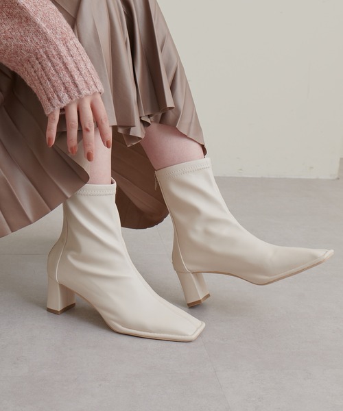 natural couture（ナチュラルクチュール）の「コーデにトレンド感をプラス/アウトステッチストレッチブーツ（ブーツ・レディース・ベージュ/ブラック/アイボリー・MEDIUM/LARGE）」の6枚目の写真