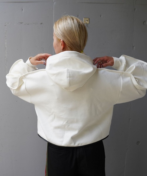 AULA AILA（アウラアイラ）の「AULA AILA（アウラ アイラ）別注ショート丈パーカー（パーカー・レディース・ライトブルー/ブラック/オフホワイト・0）」の5枚目の写真