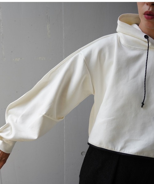 AULA AILA（アウラアイラ）の「AULA AILA（アウラ アイラ）別注ショート丈パーカー（パーカー・レディース・ライトブルー/ブラック/オフホワイト・0）」の6枚目の写真
