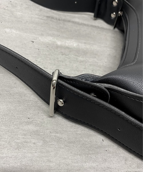 LVEU.（ラブユ.）の「【LVEU.】ラウンドワンショルダーバッグ / バッグ 鞄 BAG ショルダー メッセンジャー ラウンド 合皮 ブラック ホワイト ZOZOTOWN限定（ショルダーバッグ・レディース・ブラック/ホワイト・FREE）」の21枚目の写真