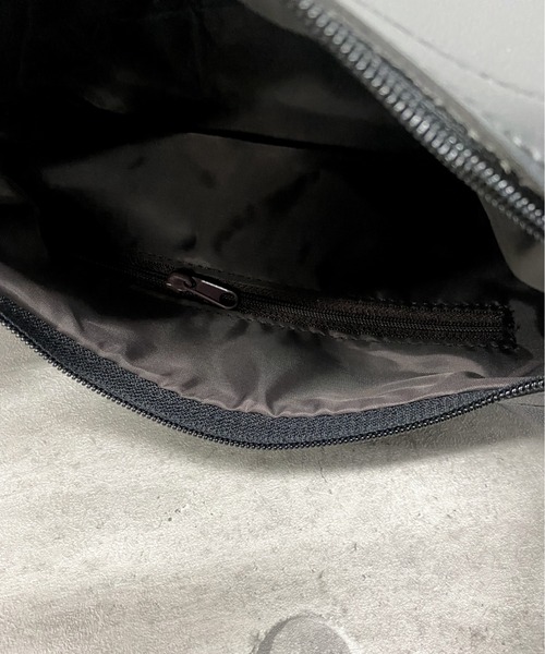 LVEU.（ラブユ.）の「【LVEU.】ラウンドワンショルダーバッグ / バッグ 鞄 BAG ショルダー メッセンジャー ラウンド 合皮 ブラック ホワイト ZOZOTOWN限定（ショルダーバッグ・レディース・ブラック/ホワイト・FREE）」の22枚目の写真