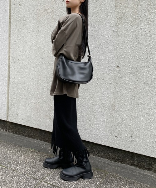 LVEU.（ラブユ.）の「【LVEU.】ラウンドワンショルダーバッグ / バッグ 鞄 BAG ショルダー メッセンジャー ラウンド 合皮 ブラック ホワイト ZOZOTOWN限定（ショルダーバッグ・レディース・ブラック/ホワイト・FREE）」の6枚目の写真