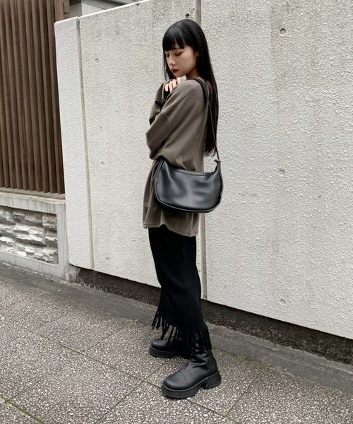 LVEU.（ラブユ.）の「【LVEU.】ラウンドワンショルダーバッグ / バッグ 鞄 BAG ショルダー メッセンジャー ラウンド 合皮 ブラック ホワイト ZOZOTOWN限定（ショルダーバッグ・レディース・ブラック/ホワイト・FREE）」の7枚目の写真