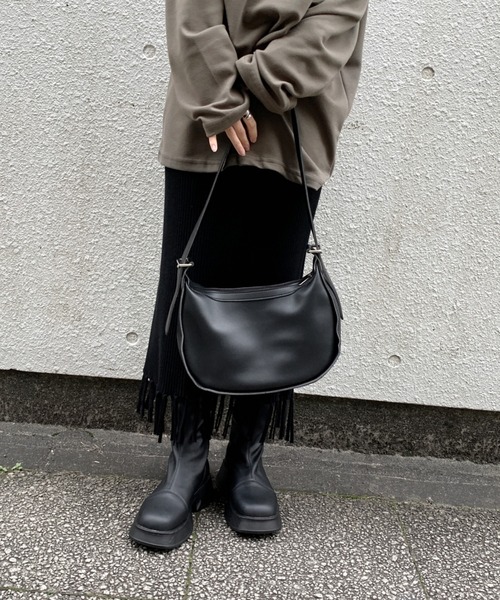 LVEU.（ラブユ.）の「【LVEU.】ラウンドワンショルダーバッグ / バッグ 鞄 BAG ショルダー メッセンジャー ラウンド 合皮 ブラック ホワイト ZOZOTOWN限定（ショルダーバッグ・レディース・ブラック/ホワイト・FREE）」の13枚目の写真