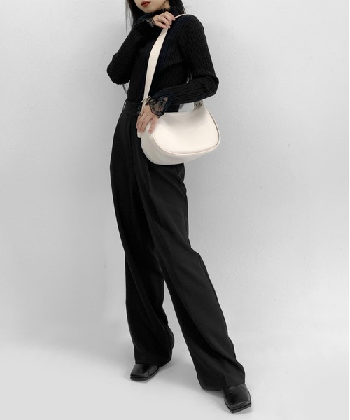 LVEU.（ラブユ.）の「【LVEU.】ラウンドワンショルダーバッグ / バッグ 鞄 BAG ショルダー メッセンジャー ラウンド 合皮 ブラック ホワイト ZOZOTOWN限定（ショルダーバッグ・レディース・ブラック/ホワイト・FREE）」の16枚目の写真