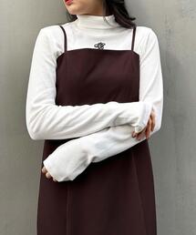 胸刺しゅうロゴカットタートルトップス