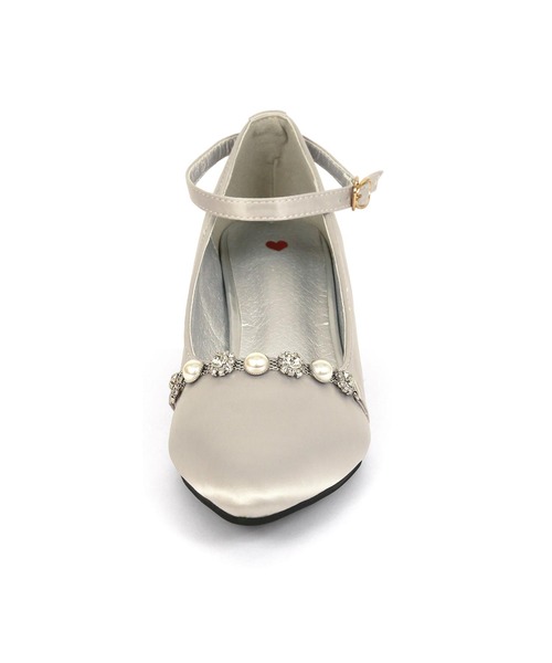 Retica（レティカ）の「[CLOSED] パールビジュー付きサテンローヒールパンプス（パンプス・レディース・ブラック/ベージュ/シルバー・22.5cm/25.0cm/25.5cm/23.5cm/24.0cm/24.5cm/23.0cm）」の6枚目の写真