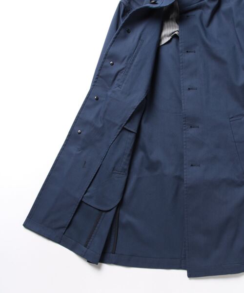 MEN'S BIGI（メンズビギ）の「コットンポリエステルストレッチドビースタンドカラーコート（ステンカラーコート・メンズ・グレー/サックスブルー/ベージュ/ネイビー・02/03/04/01）」の22枚目の写真