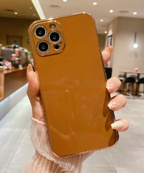 Mayree(メイリー)の「【urge select】シンプル ゴールドデザイン iPhoneケース【15色展開/iPhoneシリーズ/各種機種対応】 (ストラップホールあり)(スマホケース/カバー・レディース・ブラック/ライトピンク/ダークグリーン/ブルー/ホワイト/ブラウン/グリーン/ミント/ネイビー/パープル/ピンク系その他2/オレンジ・T/U/V/J/K/N/O/P/Q/R/W/I/E/H/B/D/G/F/A/C)」の4枚目の写真