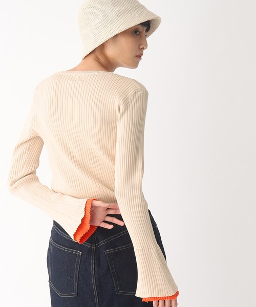 OPAQUE.CLIP（オペークドットクリップ）の「◆配色フレア スリーブリブニット（ニット/セーター・レディース・オフホワイト/ベージュ/ネイビー・36/40/38）」の7枚目の写真