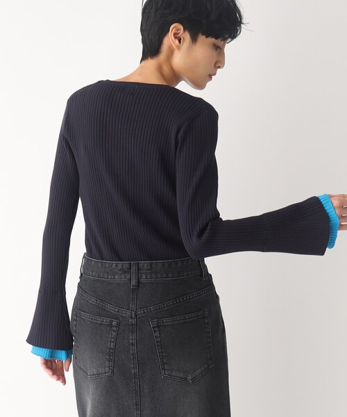 OPAQUE.CLIP（オペークドットクリップ）の「◆配色フレア スリーブリブニット（ニット/セーター・レディース・オフホワイト/ベージュ/ネイビー・36/40/38）」の8枚目の写真